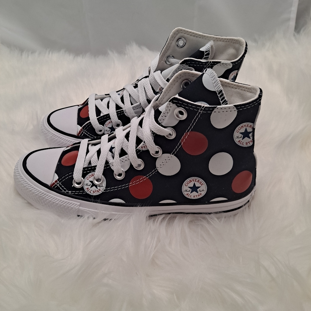 NWOT Converse Black/University Red sz 3.5